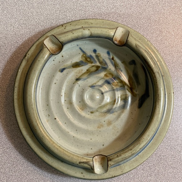 Pottery Ashtray. - Picture 1 of 6